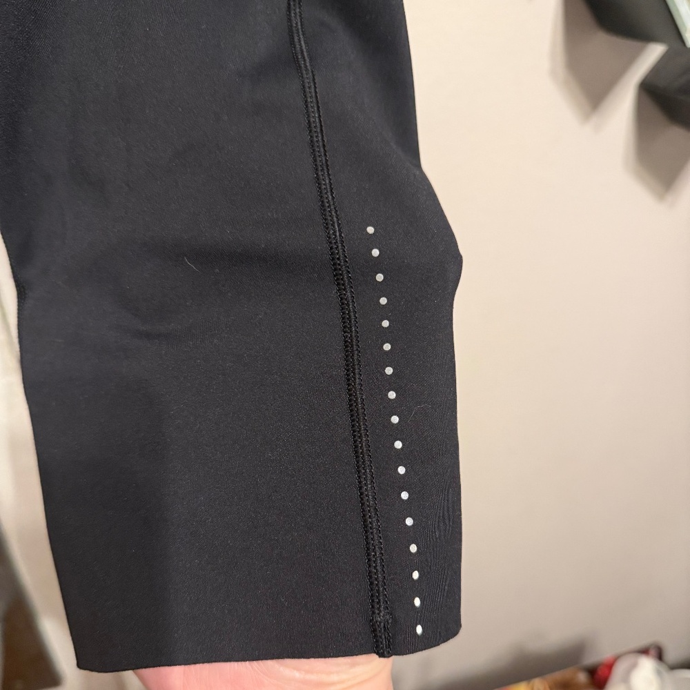 Lululemon Black Cropped Leggings with Pockets Size 10 - Picture 5 of 12